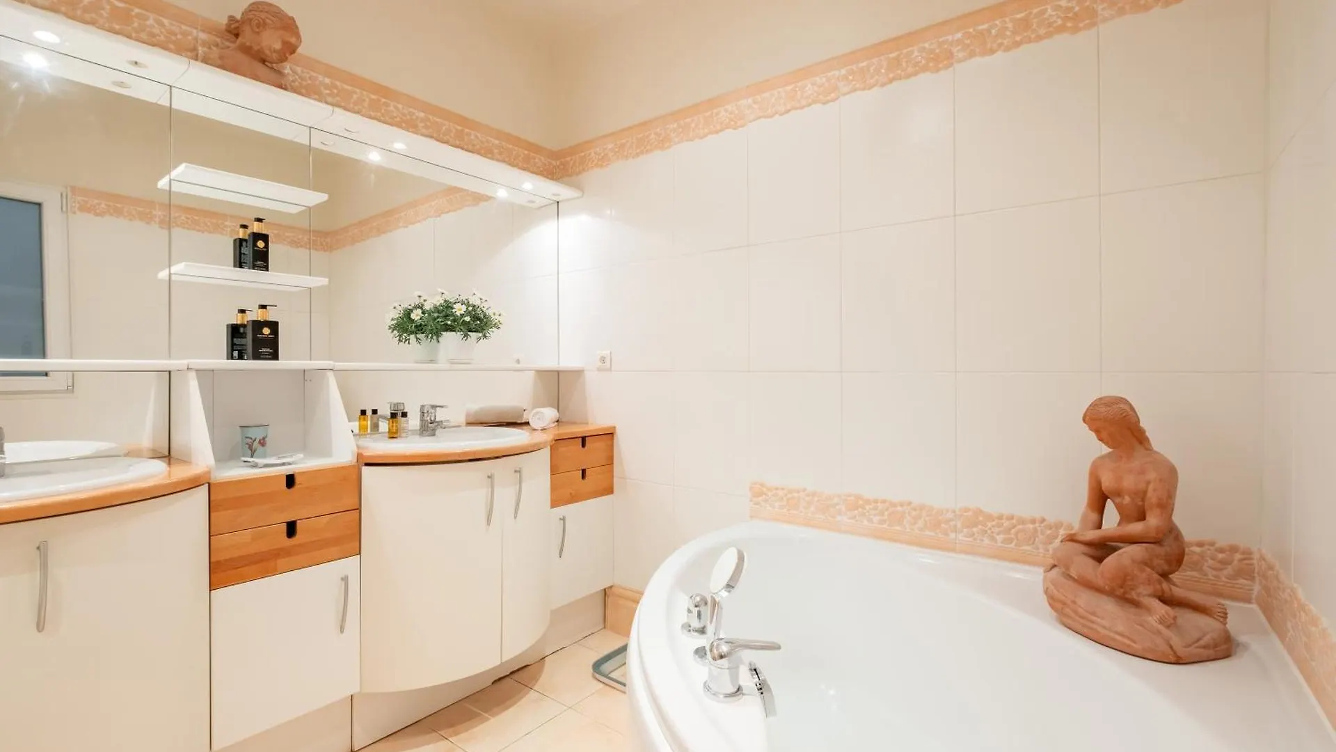 Apartment Veeve - Triumphant Design Paris