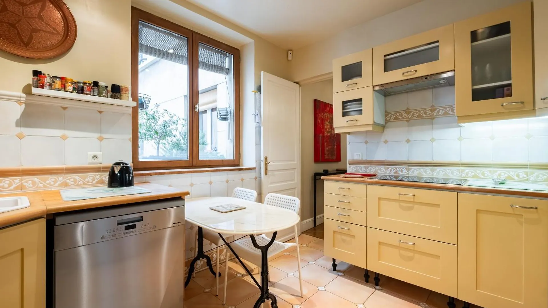 Apartment Veeve - Triumphant Design